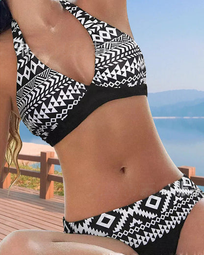 Bikinis à imprimé floral et figures géométrique